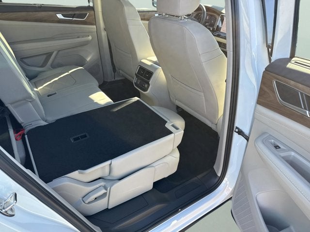 2026 Volkswagen Atlas 2.0T SE w/Technology and Panoramic Sunroof Package