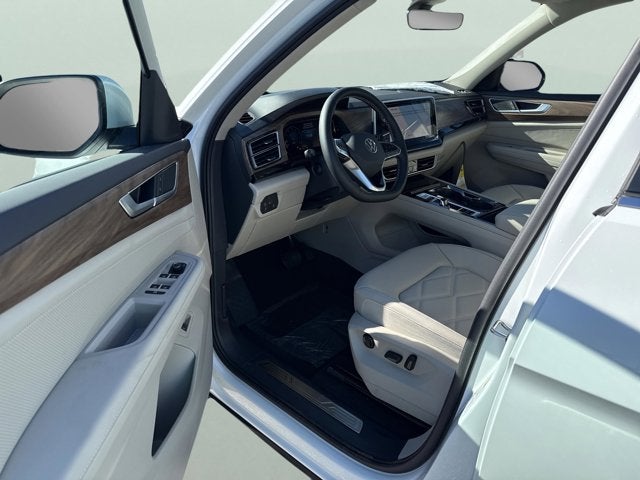 2026 Volkswagen Atlas 2.0T SE w/Technology and Panoramic Sunroof Package