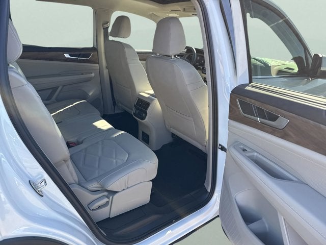 2026 Volkswagen Atlas 2.0T SE w/Technology and Panoramic Sunroof Package