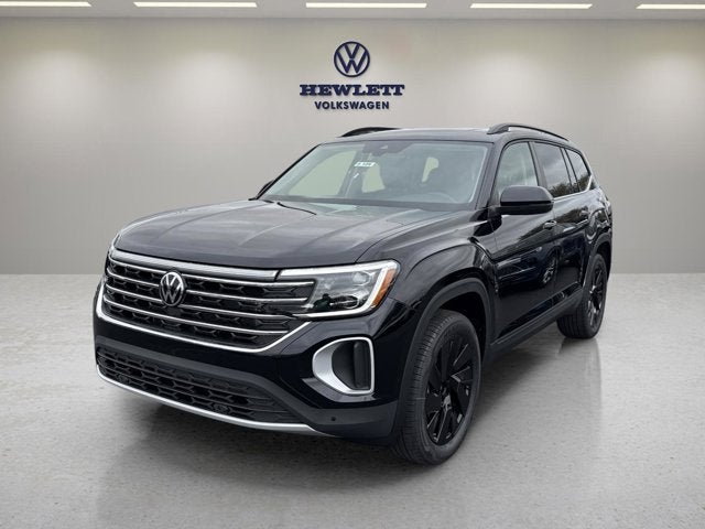 2026 Volkswagen Atlas 2.0T SE w/Technology with Captain's Chairs and Panoramic Sunroof Package