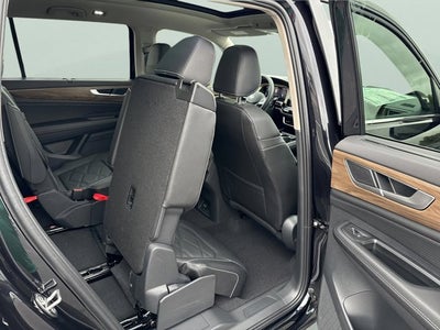 2026 Volkswagen Atlas 2.0T SE w/Technology with Captain's Chairs and Panoramic Sunroof Package