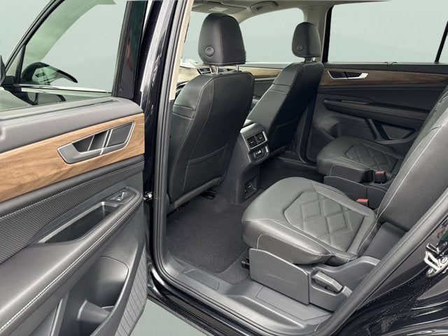 2026 Volkswagen Atlas 2.0T SE w/Technology with Captain's Chairs and Panoramic Sunroof Package