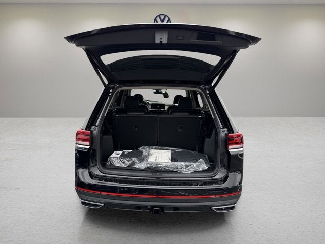 2026 Volkswagen Atlas 2.0T SE w/Technology with Captain's Chairs and Panoramic Sunroof Package