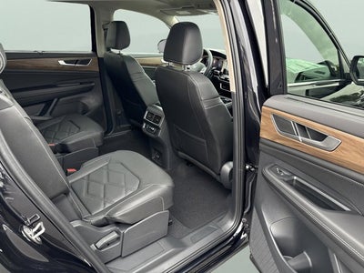 2026 Volkswagen Atlas 2.0T SE w/Technology with Captain's Chairs and Panoramic Sunroof Package