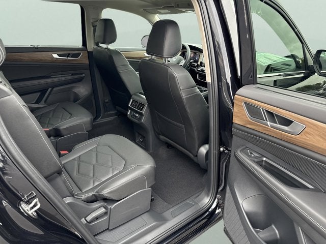 2026 Volkswagen Atlas 2.0T SE w/Technology with Captain's Chairs and Panoramic Sunroof Package