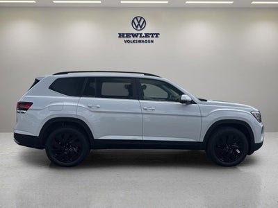 2026 Volkswagen Atlas 2.0T SE w/Technology and Panoramic Sunroof Package