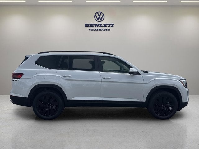 2026 Volkswagen Atlas 2.0T SE w/Technology and Panoramic Sunroof Package