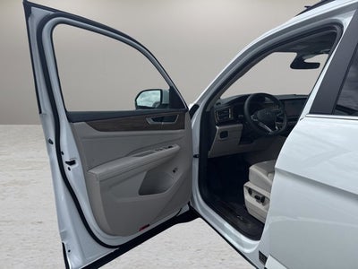 2026 Volkswagen Atlas 2.0T SE w/Technology and Panoramic Sunroof Package