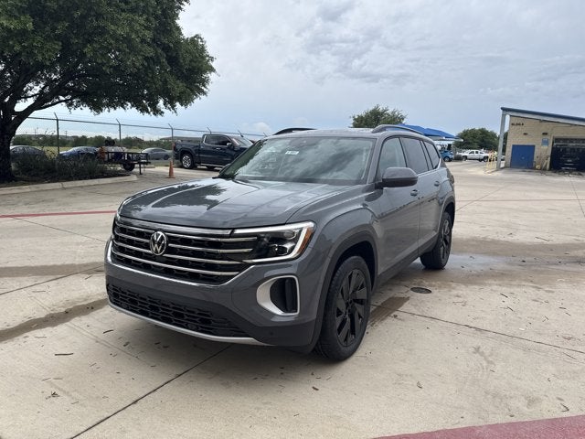 2026 Volkswagen Atlas 2.0T SE w/Technology with Captain's Chairs and Panoramic Sunroof Package