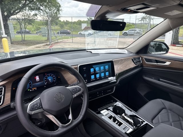 2026 Volkswagen Atlas 2.0T SE w/Technology with Captain's Chairs and Panoramic Sunroof Package
