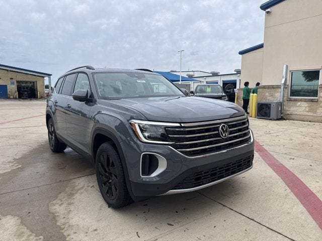 2026 Volkswagen Atlas 2.0T SE w/Technology with Captain's Chairs and Panoramic Sunroof Package