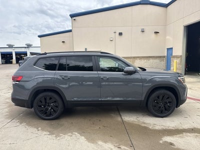 2026 Volkswagen Atlas 2.0T SE w/Technology with Captain's Chairs and Panoramic Sunroof Package