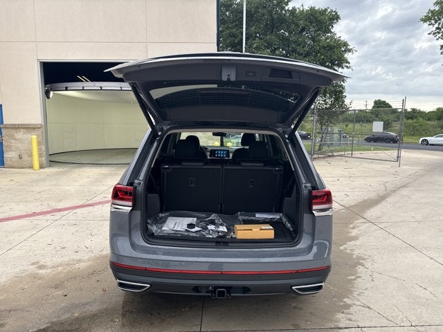 2026 Volkswagen Atlas 2.0T SE w/Technology with Captain's Chairs and Panoramic Sunroof Package