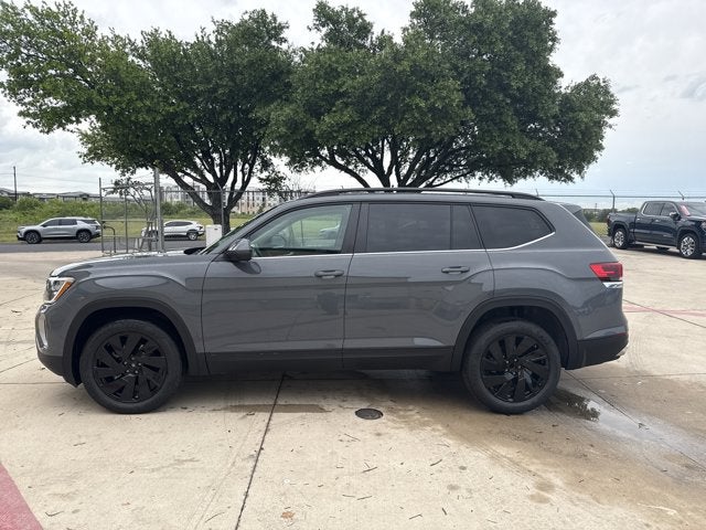 2026 Volkswagen Atlas 2.0T SE w/Technology with Captain's Chairs and Panoramic Sunroof Package