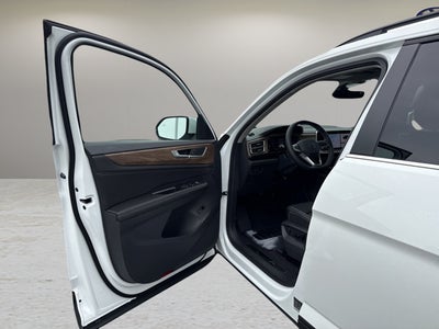2026 Volkswagen Atlas 2.0T SE w/Technology with Captain's Chairs and Panoramic Sunroof Package