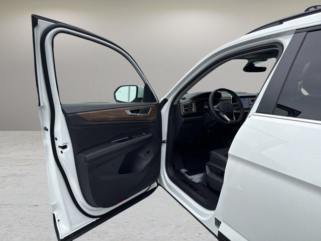 2026 Volkswagen Atlas 2.0T SE w/Technology with Captain's Chairs and Panoramic Sunroof Package