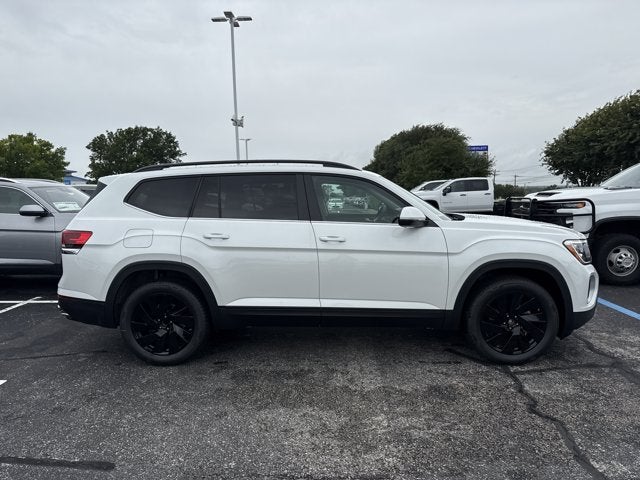 2026 Volkswagen Atlas 2.0T SE w/Technology with Captain's Chairs and Panoramic Sunroof Package