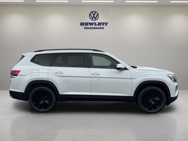 2026 Volkswagen Atlas 2.0T SE w/Technology with Captain's Chairs and Panoramic Sunroof Package