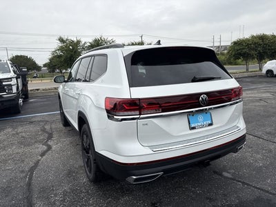 2026 Volkswagen Atlas 2.0T SE w/Technology with Captain's Chairs and Panoramic Sunroof Package