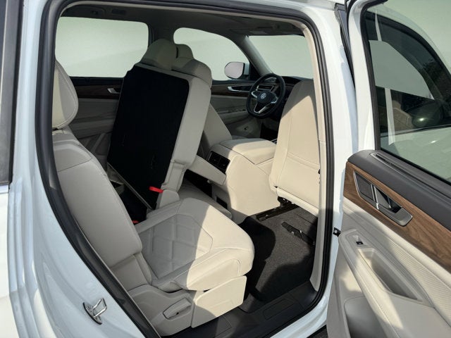 2026 Volkswagen Atlas 2.0T SE w/Technology and Panoramic Sunroof Package