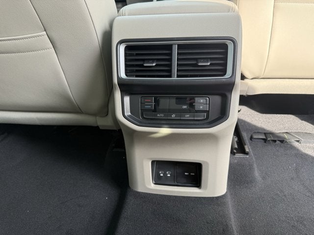 2026 Volkswagen Atlas 2.0T SE w/Technology and Panoramic Sunroof Package