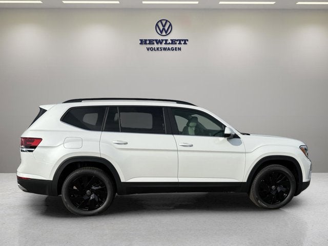 2026 Volkswagen Atlas 2.0T SE w/Technology and Panoramic Sunroof Package