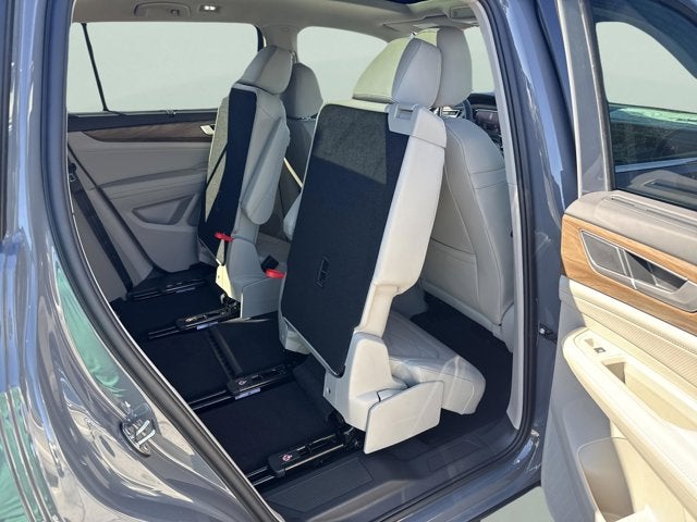 2026 Volkswagen Atlas 2.0T SE w/Technology with Captain's Chairs and Panoramic Sunroof Package