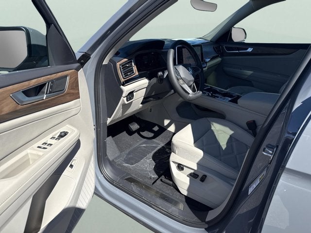 2026 Volkswagen Atlas 2.0T SE w/Technology with Captain's Chairs and Panoramic Sunroof Package