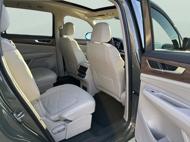 2026 Volkswagen Atlas 2.0T SE w/Technology with Captain's Chairs and Panoramic Sunroof Package