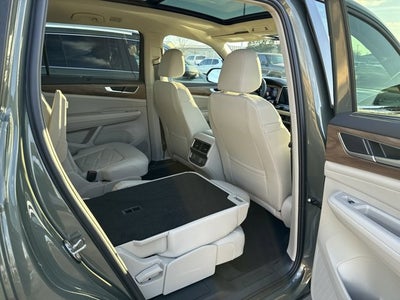2026 Volkswagen Atlas 2.0T SE w/Technology with Captain's Chairs and Panoramic Sunroof Package