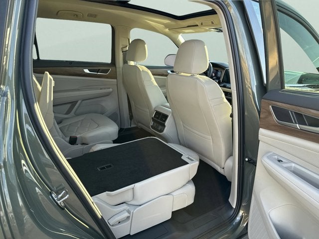2026 Volkswagen Atlas 2.0T SE w/Technology with Captain's Chairs and Panoramic Sunroof Package