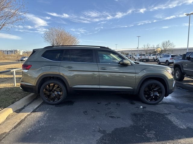 2026 Volkswagen Atlas 2.0T SE w/Technology with Captain's Chairs and Panoramic Sunroof Package