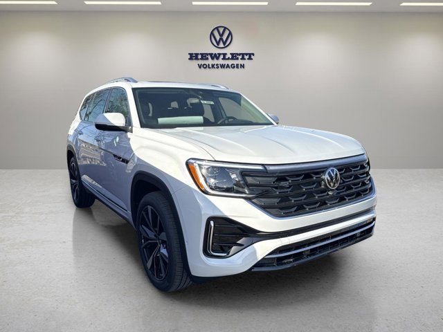2026 Volkswagen Atlas 2.0T SE w/Technology and Panoramic Sunroof Package