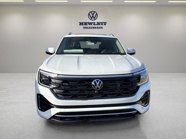 2026 Volkswagen Atlas 2.0T SE w/Technology and Panoramic Sunroof Package