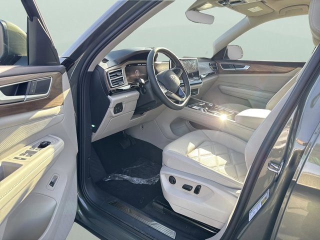 2026 Volkswagen Atlas 2.0T SE w/Technology and Panoramic Sunroof Package