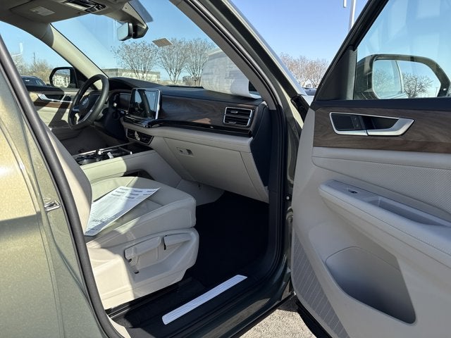 2026 Volkswagen Atlas 2.0T SE w/Technology and Panoramic Sunroof Package