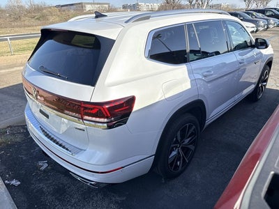 2026 Volkswagen Atlas 2.0T SE w/Technology and Panoramic Sunroof Package