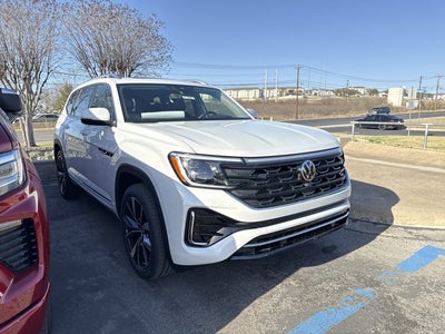 2026 Volkswagen Atlas 2.0T SE w/Technology and Panoramic Sunroof Package