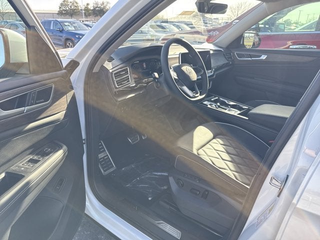 2026 Volkswagen Atlas 2.0T SE w/Technology and Panoramic Sunroof Package