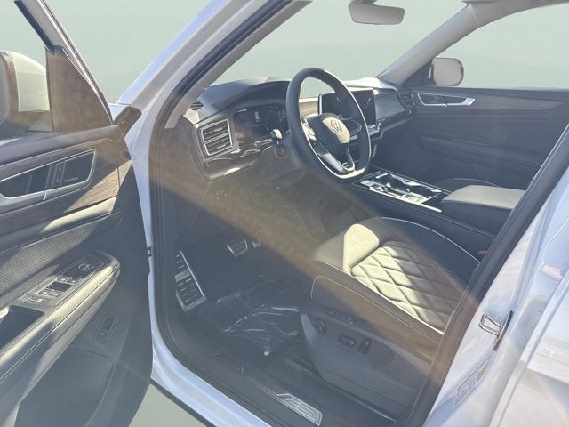 2026 Volkswagen Atlas 2.0T SE w/Technology and Panoramic Sunroof Package