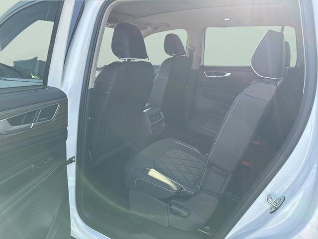 2026 Volkswagen Atlas 2.0T SE w/Technology and Panoramic Sunroof Package