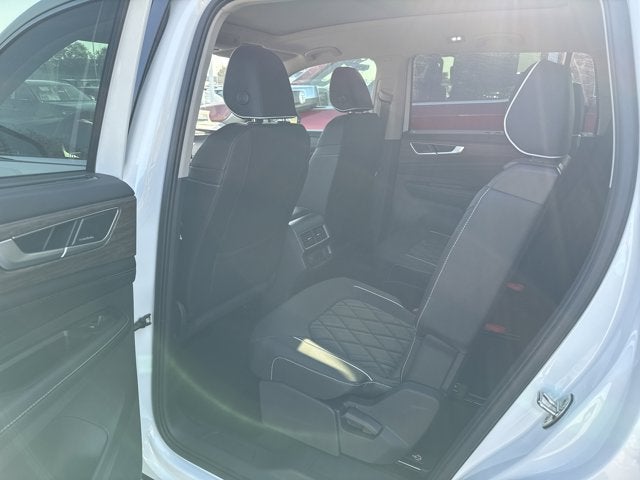 2026 Volkswagen Atlas 2.0T SE w/Technology and Panoramic Sunroof Package