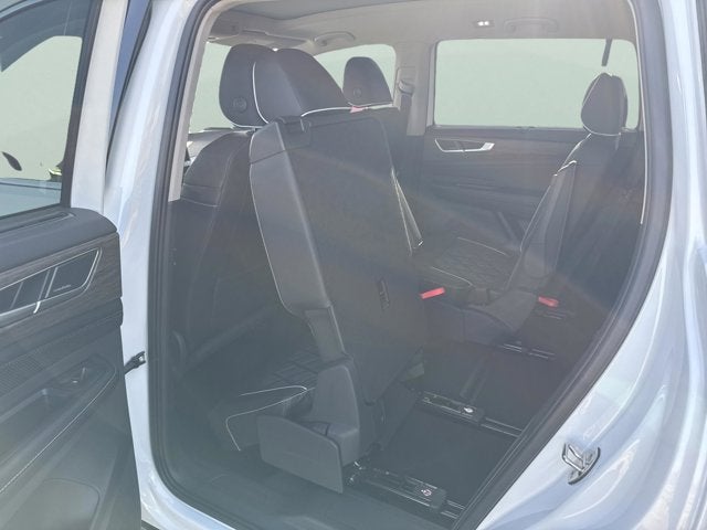 2026 Volkswagen Atlas 2.0T SE w/Technology and Panoramic Sunroof Package