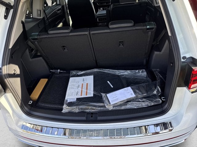 2026 Volkswagen Atlas 2.0T SE w/Technology and Panoramic Sunroof Package