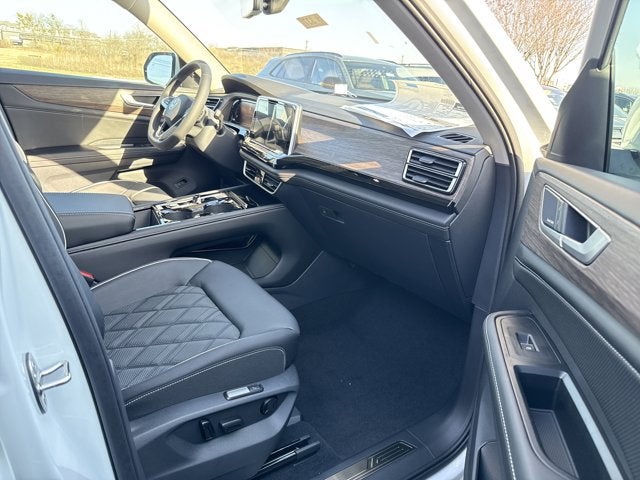 2026 Volkswagen Atlas 2.0T SE w/Technology and Panoramic Sunroof Package