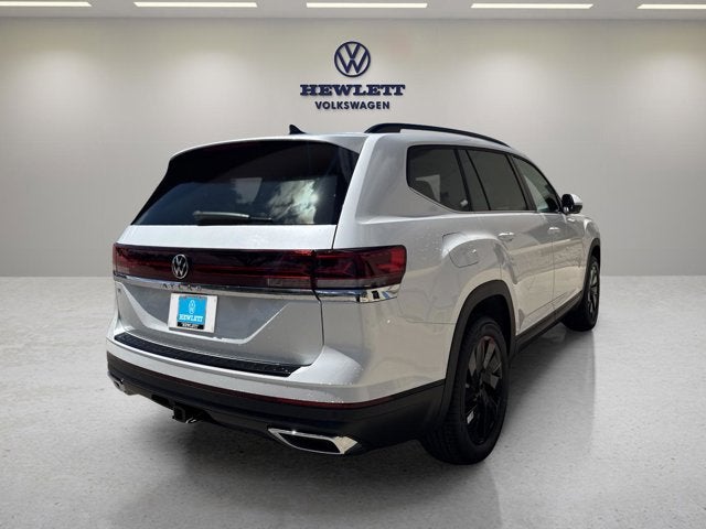 2026 Volkswagen Atlas 2.0T SE w/Technology and Panoramic Sunroof Package
