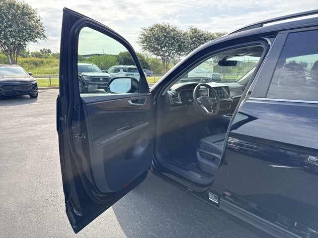 2026 Volkswagen Atlas 2.0T SE w/Technology and Panoramic Sunroof Package