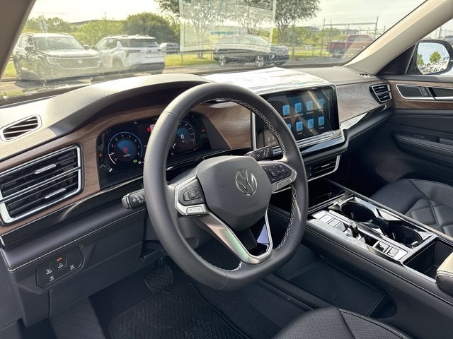 2026 Volkswagen Atlas 2.0T SE w/Technology and Panoramic Sunroof Package