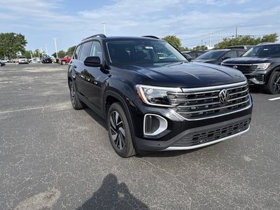 2026 Volkswagen Atlas 2.0T SE w/Technology and Panoramic Sunroof Package