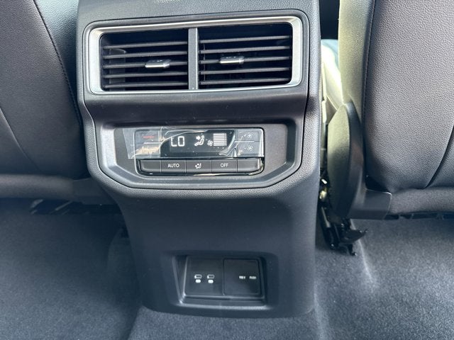 2026 Volkswagen Atlas 2.0T SE w/Technology and Panoramic Sunroof Package